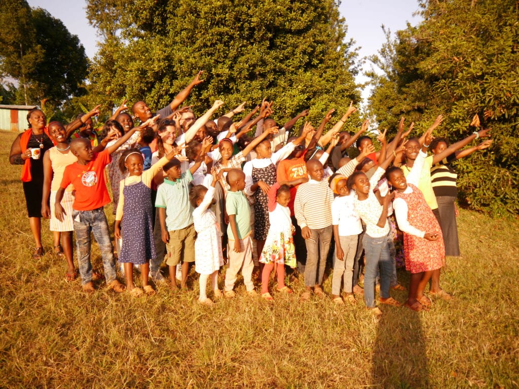 Die Hand-in-Hand-Arbeit von The Coffee Board mit Orphan's Hope & Life
