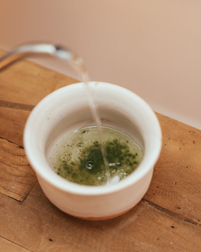Wasser mit Matcha Mix